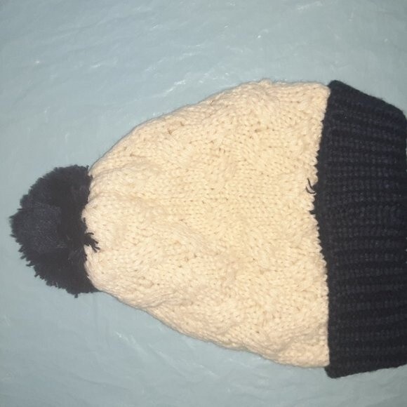 NFL Team Apparel Womens Patriots Knit Pom Hat NWT - Picture 7 of 10